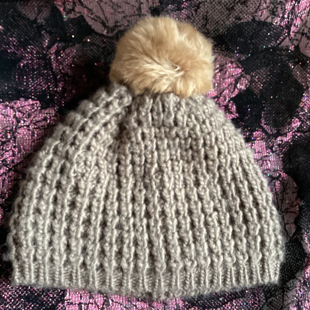 Kyi Kyi Canada Puff Top Lined Beanie